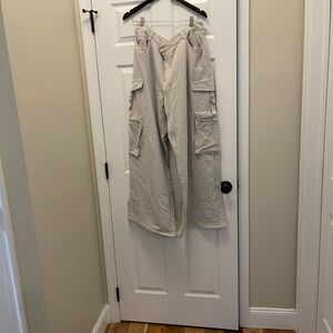 NWT Forever 21 Women's Light Tan Cargo Pants